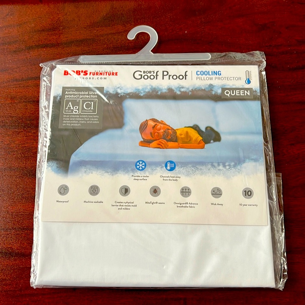 NWT!!! Bob’s Furniture - Bob’s Cooling Pillow Protector Queen Size